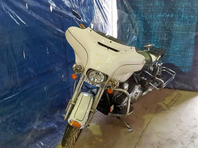 1HD1FMM12EB611770 - 2014 HARLEY-DAVIDSON FLHTP POLI WHITE photo 2