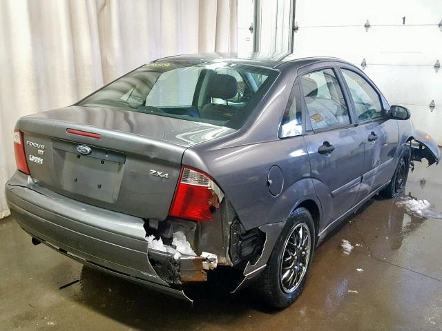 1FAFP34N46W151321 - 2006 FORD FOCUS ZX4 GRAY photo 4