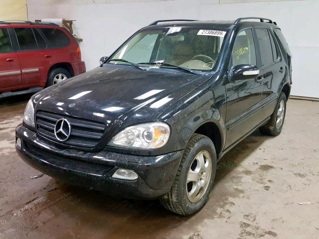 4JGAB54E22A369145 - 2002 MERCEDES-BENZ ML 320 BLACK photo 2