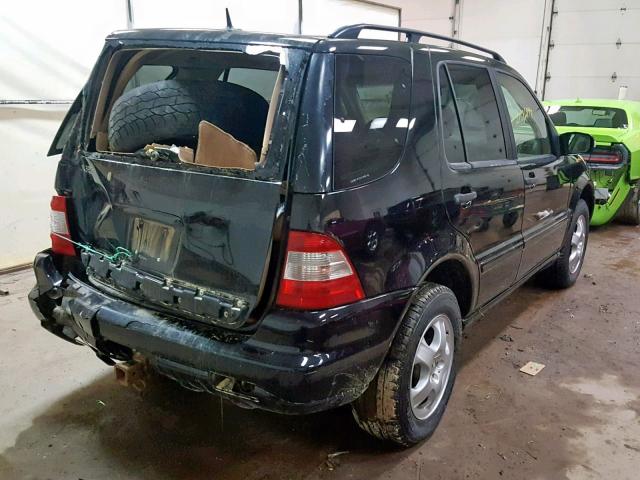 4JGAB54E22A369145 - 2002 MERCEDES-BENZ ML 320 BLACK photo 4