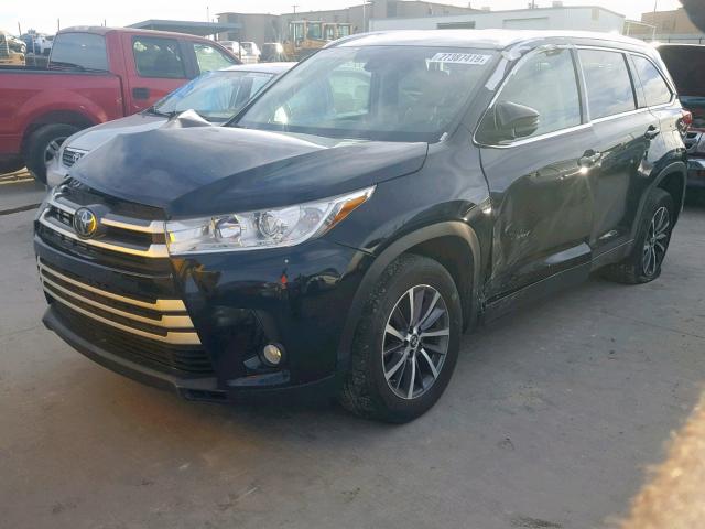 5TDKZRFH3HS189011 - 2017 TOYOTA HIGHLANDER BLACK photo 2