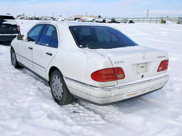 WDBJF25H8XA821265 - 1999 MERCEDES-BENZ E 300TD WHITE photo 3