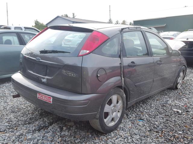 3FAFP37Z64R111689 - 2004 FORD FOCUS ZX5 GRAY photo 4