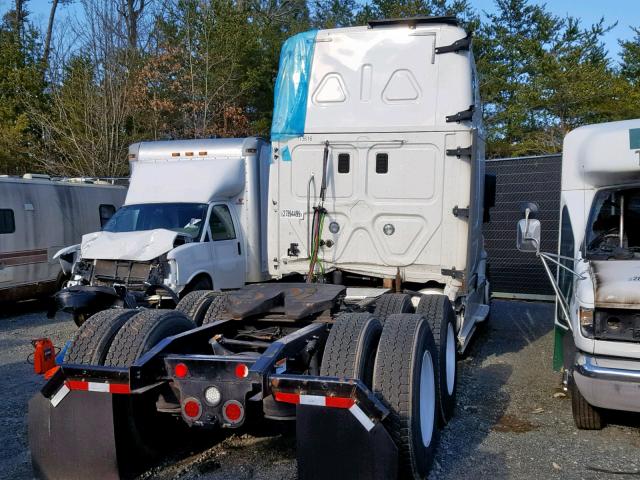 1FUJGLD55FLGL3507 - 2015 FREIGHTLINER CASCADIA 1 WHITE photo 4