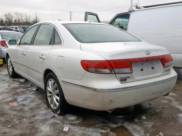 KMHFC46F18A311068 - 2008 HYUNDAI AZERA SE WHITE photo 3