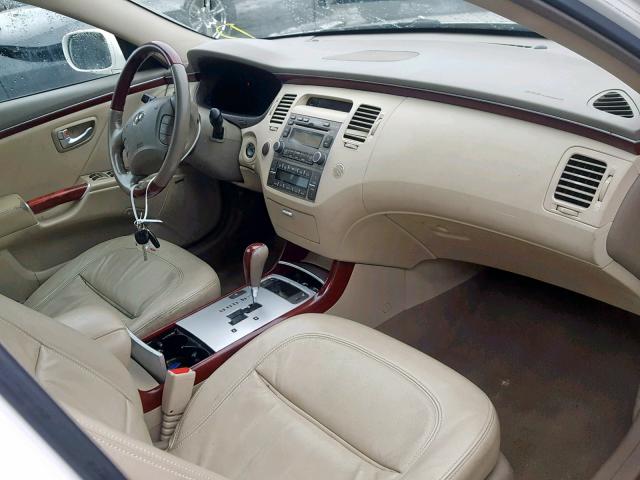 KMHFC46F18A311068 - 2008 HYUNDAI AZERA SE WHITE photo 5