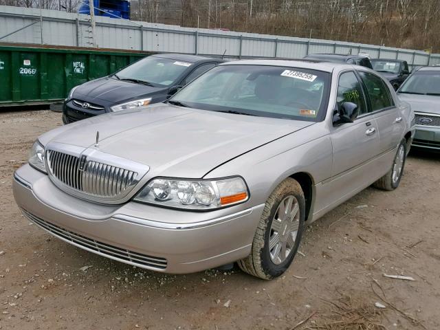 1LNHM83W83Y630503 - 2003 LINCOLN TOWN CAR C SILVER photo 2