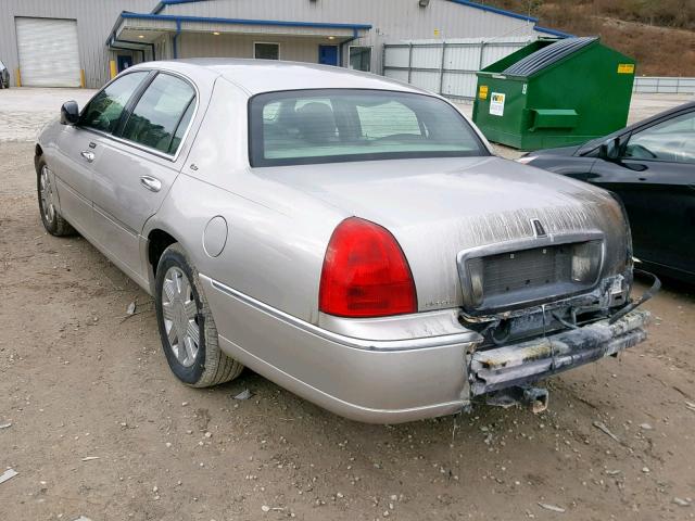 1LNHM83W83Y630503 - 2003 LINCOLN TOWN CAR C SILVER photo 3