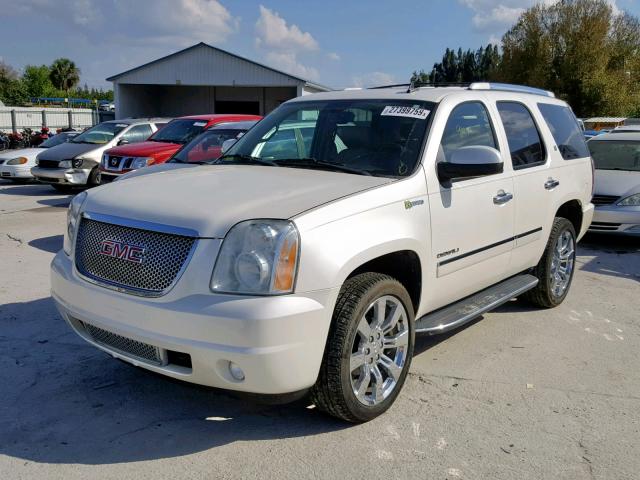 1GKUCGEJ7AR170859 - 2010 GMC YUKON DENA WHITE photo 2