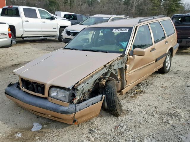 YV1LW5540T2222609 - 1996 VOLVO 850 BASE GOLD photo 2