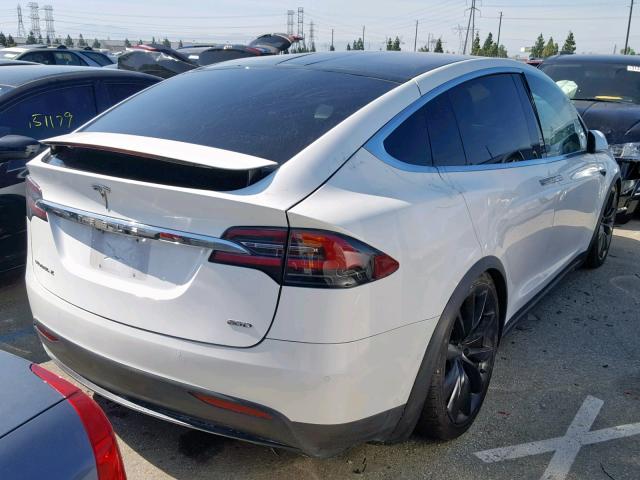 5YJXCDE22HF026233 - 2017 TESLA MODEL X WHITE photo 4