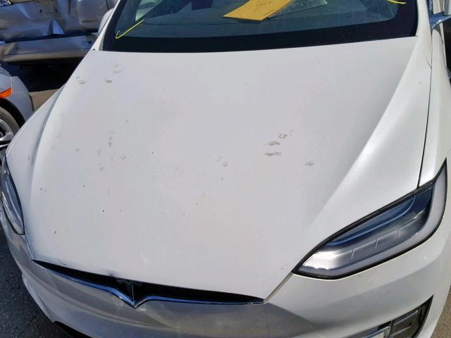 5YJXCDE22HF026233 - 2017 TESLA MODEL X WHITE photo 7