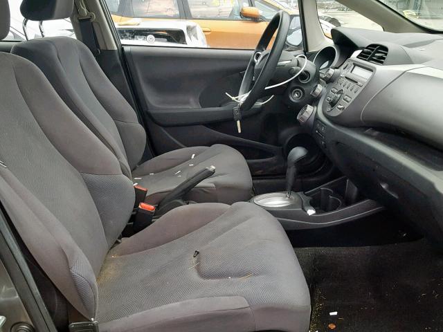 JHMGE8H31DC074267 - 2013 HONDA FIT GRAY photo 5