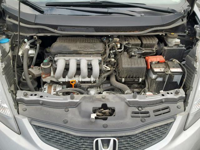 JHMGE8H31DC074267 - 2013 HONDA FIT GRAY photo 7