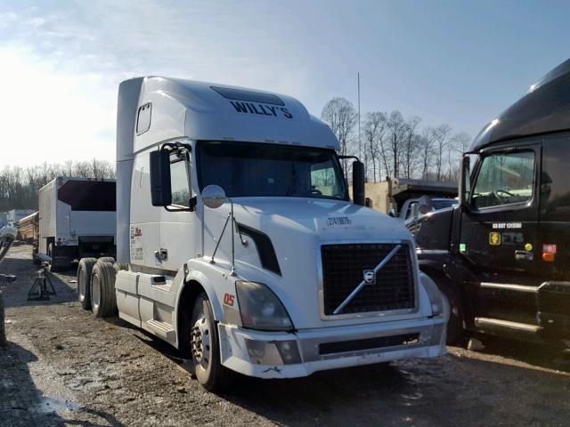 4V4NC9TG28N264690 - 2008 VOLVO VN VNL WHITE photo 1