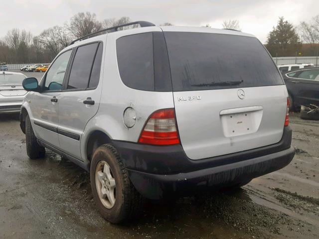 4JGAB54E0WA048128 - 1998 MERCEDES-BENZ ML 320 SILVER photo 3