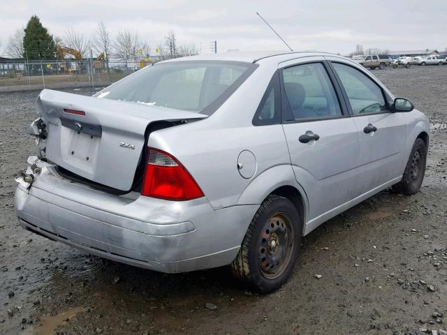 1FAFP34N25W237807 - 2005 FORD FOCUS ZX4 SILVER photo 4