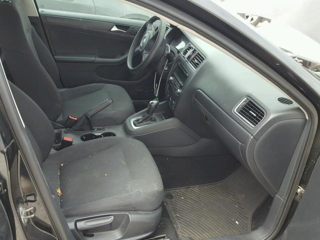 3VW2K7AJ3DM382656 - 2013 VOLKSWAGEN JETTA BASE BLACK photo 5