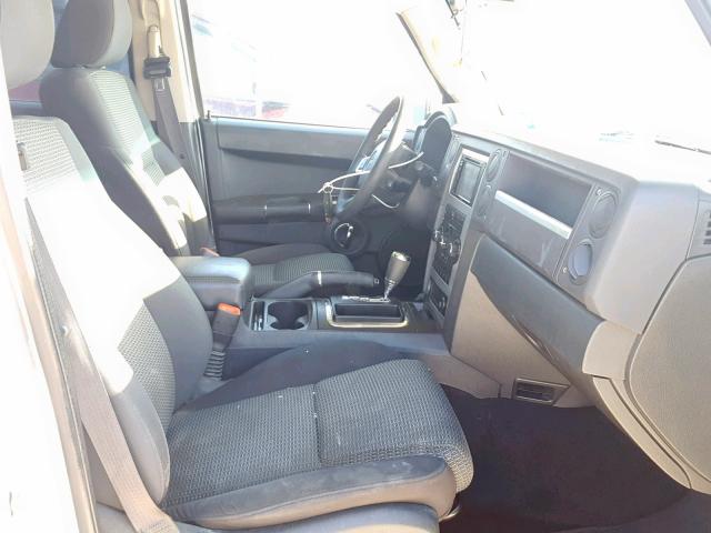 1J4RH4GK9AC109565 - 2010 JEEP COMMANDER SILVER photo 5