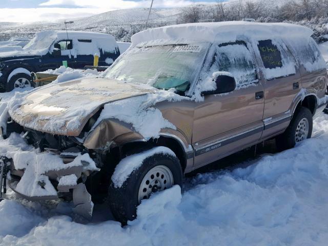 1GNDT13W6T2191390 - 1996 CHEVROLET BLAZER TAN photo 2