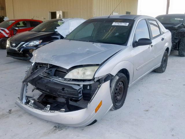 1FAHP34N87W352066 - 2007 FORD FOCUS SILVER photo 2