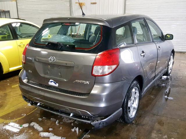 2T1KR32E74C258469 - 2004 TOYOTA MATRIX XR GRAY photo 4