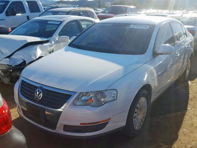 WVWJK73CX7P018892 - 2007 VOLKSWAGEN PASSAT WHITE photo 2