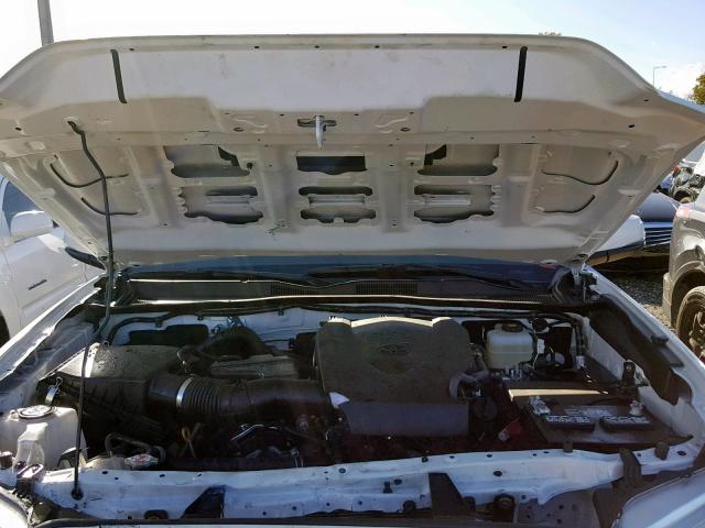 3TMCZ5AN7JM164323 - 2018 TOYOTA TACOMA DOU WHITE photo 7