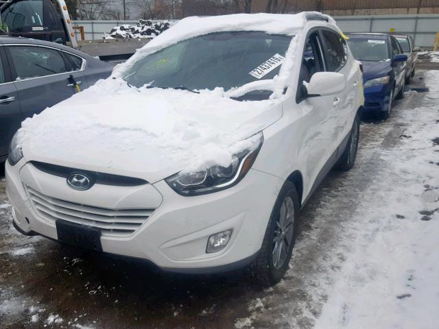 KM8JUCAG3FU063757 - 2015 HYUNDAI TUCSON LIM WHITE photo 2