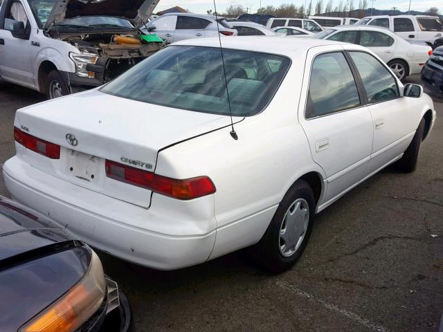 4T1BG22K2WU373715 - 1998 TOYOTA CAMRY CE WHITE photo 4