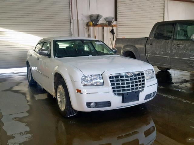 2C3CA5CV2AH326799 - 2010 CHRYSLER 300 TOURIN WHITE photo 1