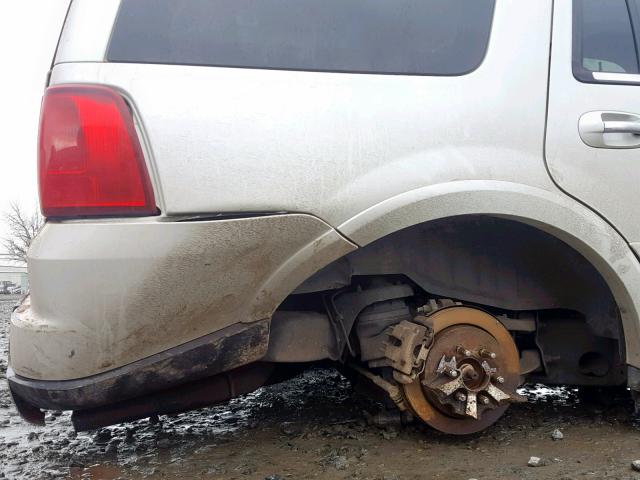 5LMFU285X6LJ21029 - 2006 LINCOLN NAVIGATOR 白色 照片 9