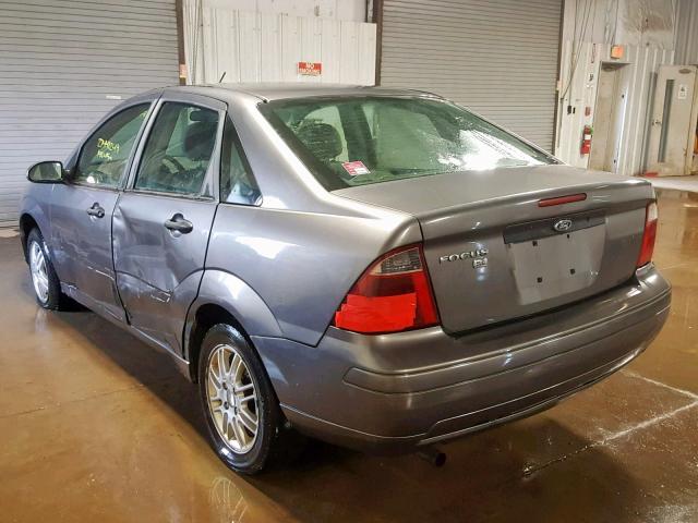 1FAHP34N87W185577 - 2007 FORD FOCUS ZX4 GRAY photo 3