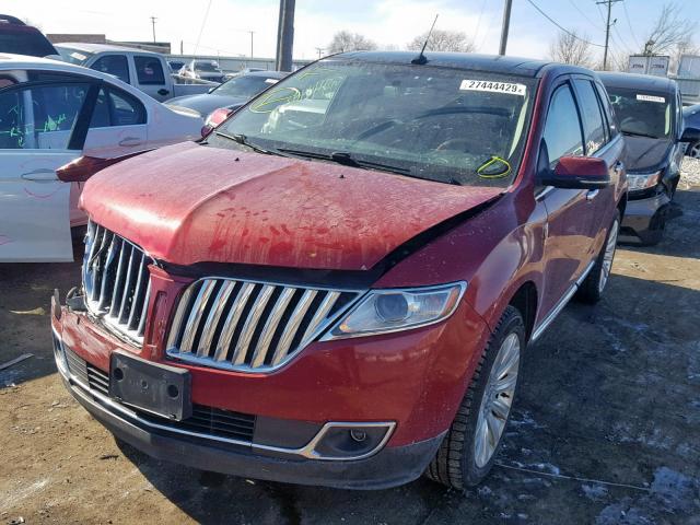 2LMDJ6JK8DBL39840 - 2013 LINCOLN MKX RED photo 2