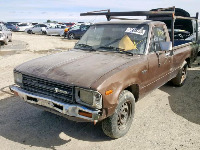 JT4RN44D4D1154028 - 1983 TOYOTA PICKUP 1/2 BROWN photo 2