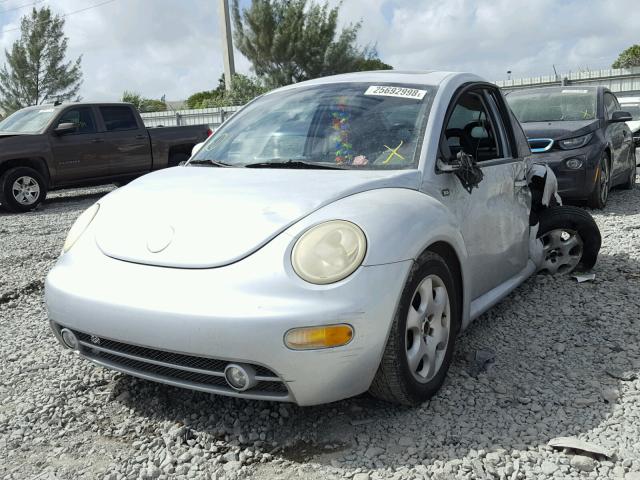 3VWCB21C12M442410 - 2002 VOLKSWAGEN NEW BEETLE ვერცხლისფერი ფოტო 2