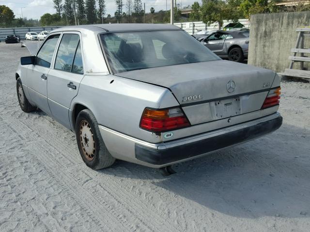 WDBEA28E2PB988314 - 1993 MERCEDES-BENZ 300 E 2.8 SILVER photo 3