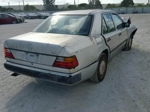 WDBEA28E2PB988314 - 1993 MERCEDES-BENZ 300 E 2.8 SILVER photo 4