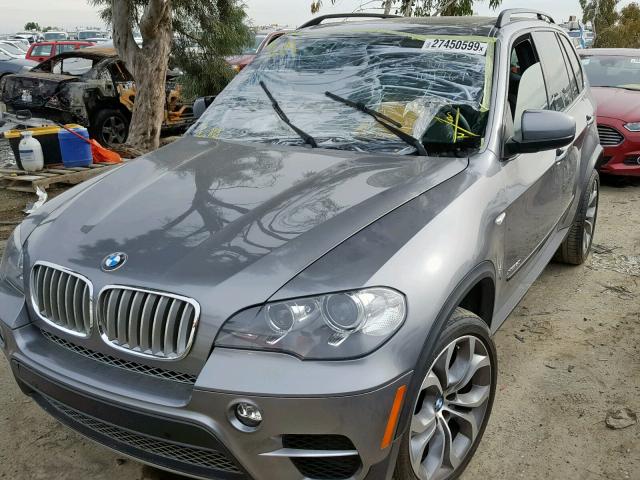 5UXZV8C50D0C16985 - 2013 BMW X5 XDRIVE5 GRAY photo 2