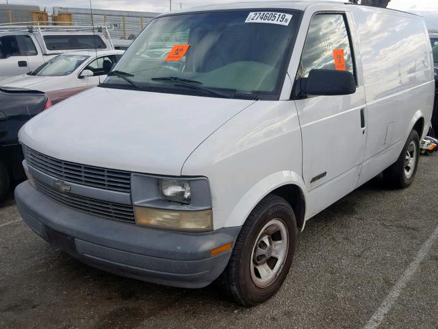 1GCDM19W01B125928 - 2001 CHEVROLET ASTRO WHITE photo 2