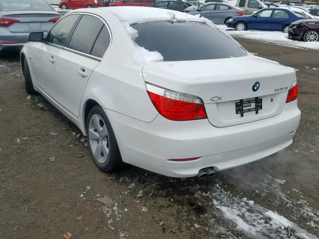 WBANV135X8CZ54119 - 2008 BMW 528 XI WHITE photo 3