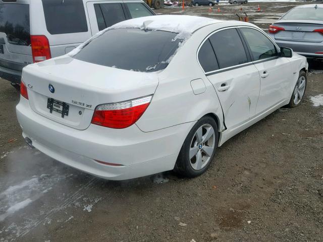 WBANV135X8CZ54119 - 2008 BMW 528 XI WHITE photo 4