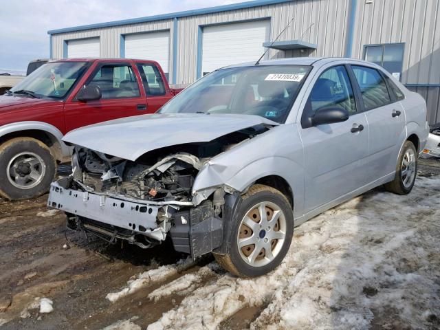 1FAFP34N95W299835 - 2005 FORD FOCUS ZX4 SILVER photo 2