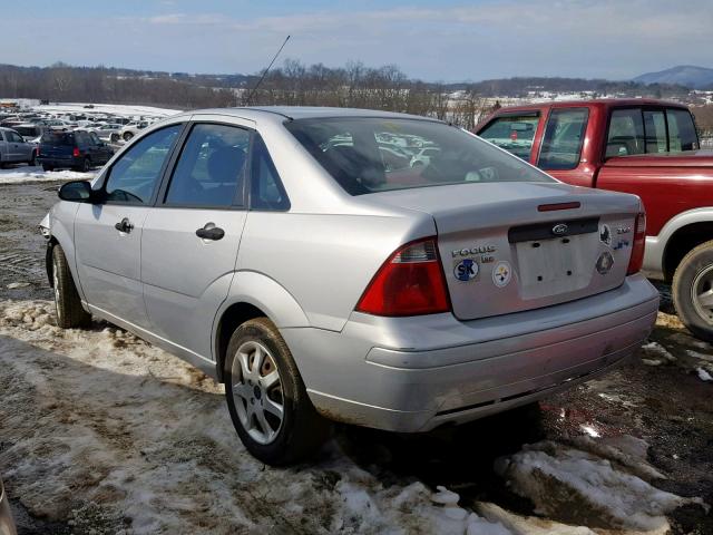 1FAFP34N95W299835 - 2005 FORD FOCUS ZX4 SILVER photo 3