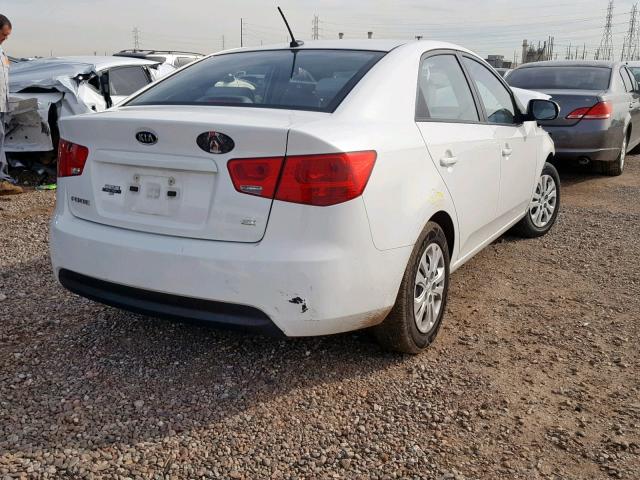 KNAFU4A28A5821578 - 2010 KIA FORTE EX WHITE photo 4