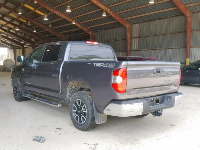 5TFDY5F1XJX690890 - 2018 TOYOTA TUNDRA CRE GRAY photo 3