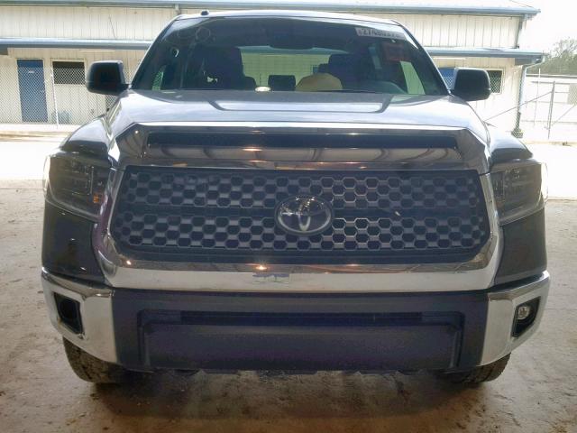 5TFDY5F1XJX690890 - 2018 TOYOTA TUNDRA CRE GRAY photo 9