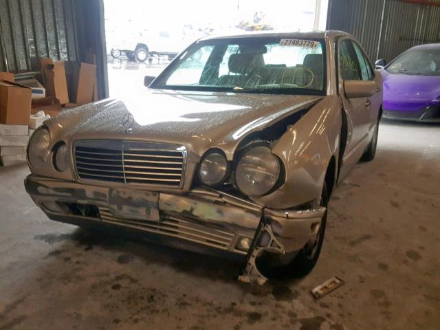 WDBJF65H0XA858981 - 1999 MERCEDES-BENZ E 320 BROWN photo 2