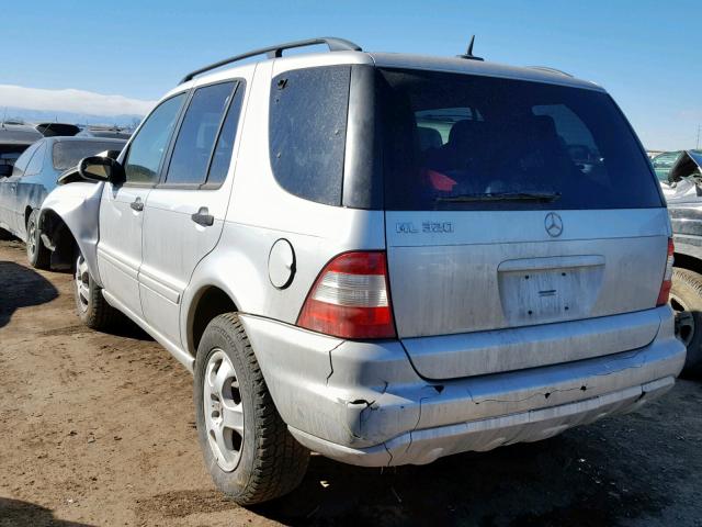 4JGAB54E72A335024 - 2002 MERCEDES-BENZ ML 320 SILVER photo 3