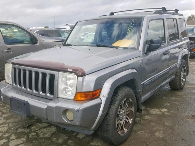 1J8HG48N26C168373 - 2006 JEEP COMMANDER GOLD photo 2
